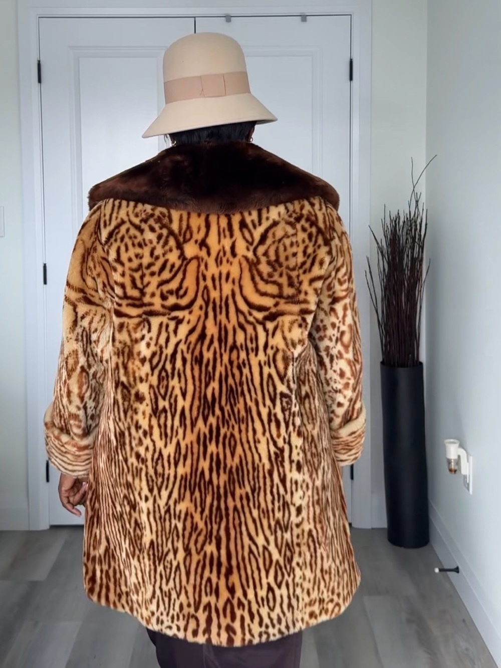 Vintage 1950’s Brown Faux Fur Animal-Print Coat with Dark Brown Collar - Picture 11 of 11